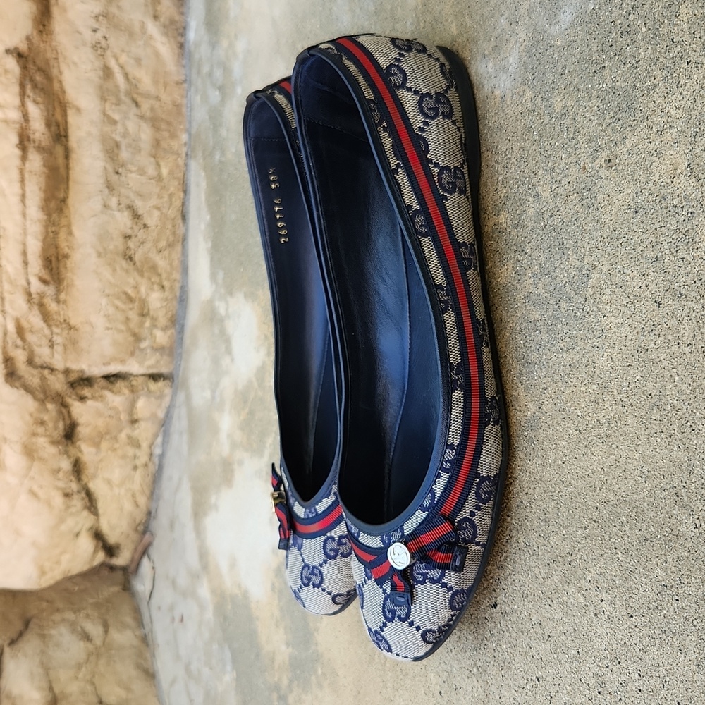 Auth Gucci Logo Flats 8.5 WITH BOX - Picture 15 of 16